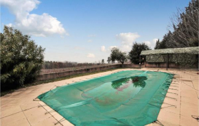 Nice home in Goult with Outdoor swimming pool and 5 Bedrooms
